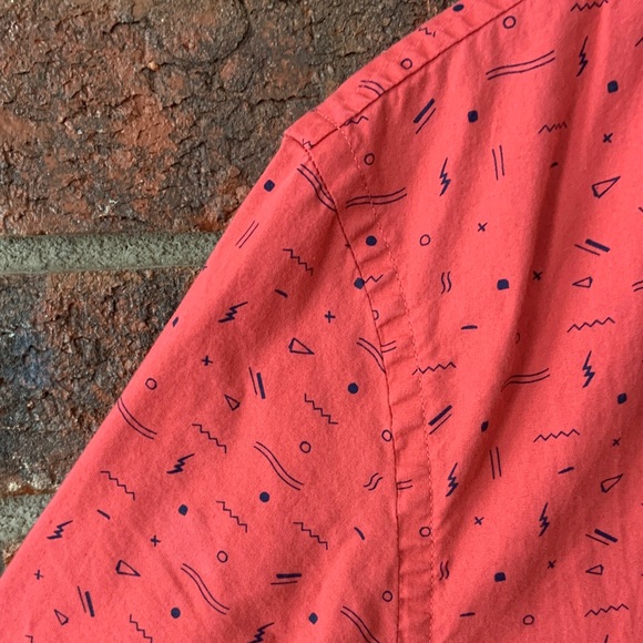 Urban Pipeline Men's Coral Print Short Sleeve Button Down Shirt - Picture 4 of 7